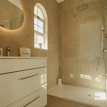 Flh Cardona With Pool Villa *